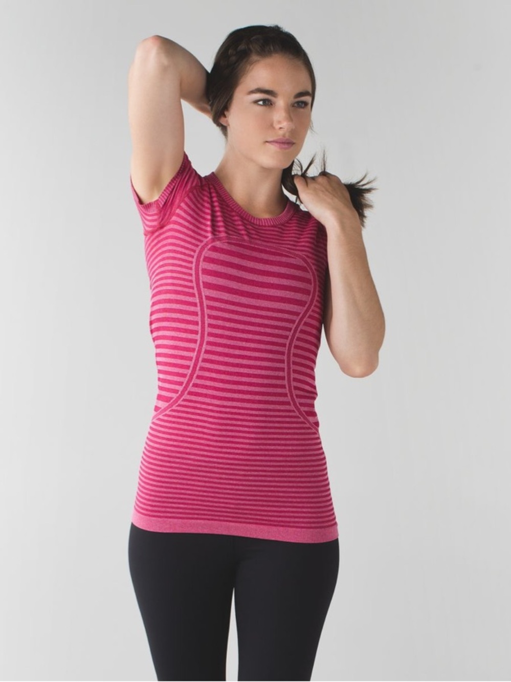 LULULEMON Swiftly Tech Short Sleeve Crew
Heathered Berry Rumble Size Small